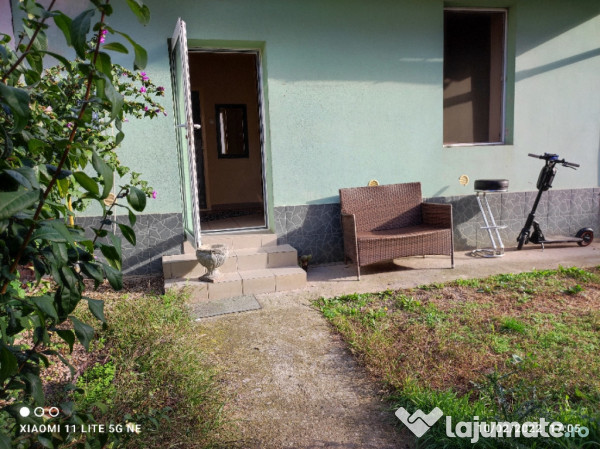 Casa la curte in arad centru-intim