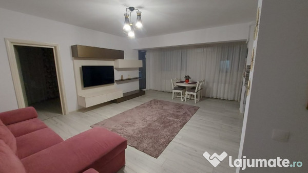 Inchiriez apartament cu 3 camere in 9 Mai cu loc de parcare subteran