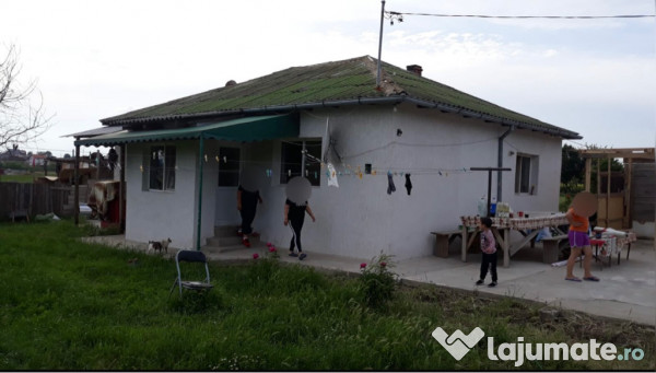 Vând casă cu teren lazu