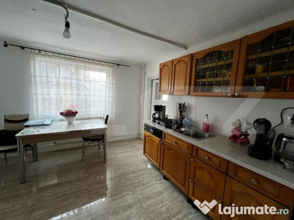 Casa de vanzare, cu 5 camere, 200 mp, la 9 km de bistrita