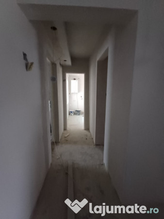 Apartament 3 camere, 2 bai decomandat- Zona Zimbru