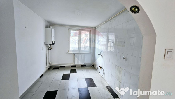 Apartament cu 2 camere de vânzare în zona Precista