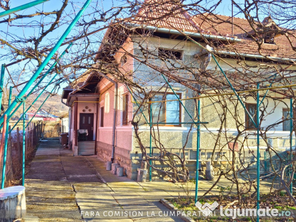 CASA IN APROPIERE DE CALIMANESTI