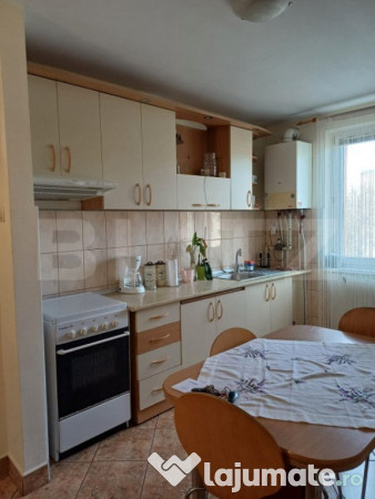 Apartament cu 3 camere, 58 mp, zona Materna