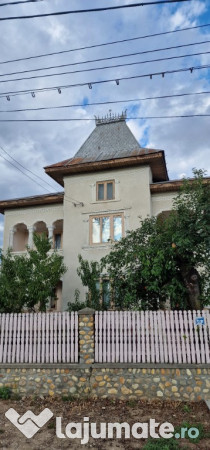 Casa cu livada de vanzare