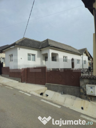 Casa de vânzare 120 mp, renovată și extinsă, zona bucium