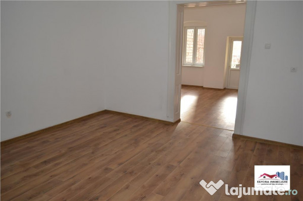 Spatiu comercial de inchiriat in zona centrala