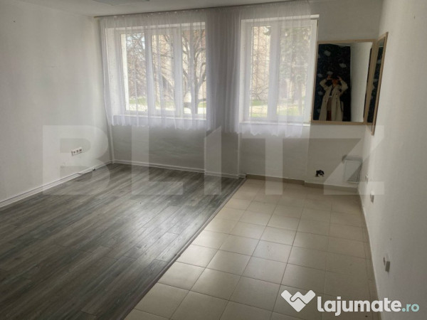Spatiu comercial de inchiriat, 3 incaperi, 80 mp, etaj 1, zo