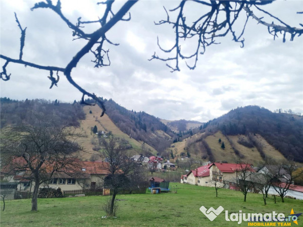 Cu view superb catre munti, teren pretabil constructie hotel