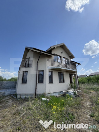 Casa de vanzare cu 4 camere, 119 mp, 929 mp teren, simnicul