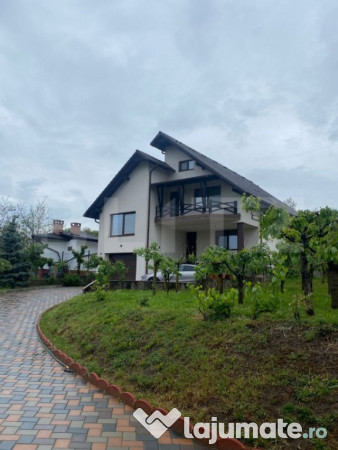 Casa individuala cu 5 camere, 240 mp, 12,8 ari teren, zona