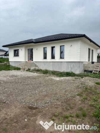 Casa de vanzare, cu 3 camere, 120 mp, zona sud-vest