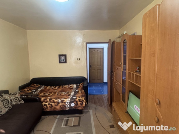 1 cam, etaj 1, 26 mp, bloc caramida, zona zahana