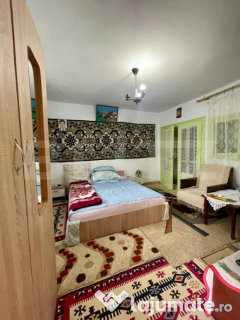 Casă + teren intravilan 4000 mp - boroaia
