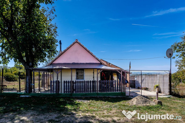 Casă cu teren generos și priveliște panoramică – li...