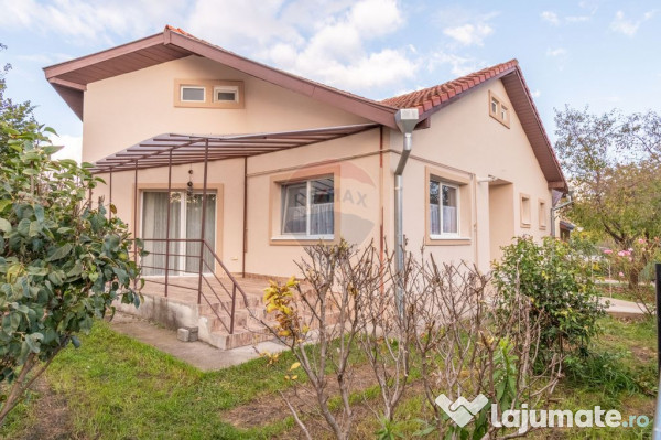 Casă renovată, luminoasă, cu teren generos și garaj d...