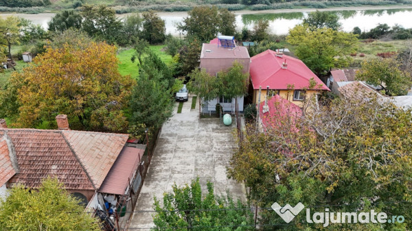 Casa de vacanta cu deschidere la lac