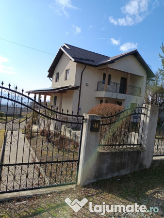 Vila deosebita,berislavesti aprox. 10 km de orasul calimanesti