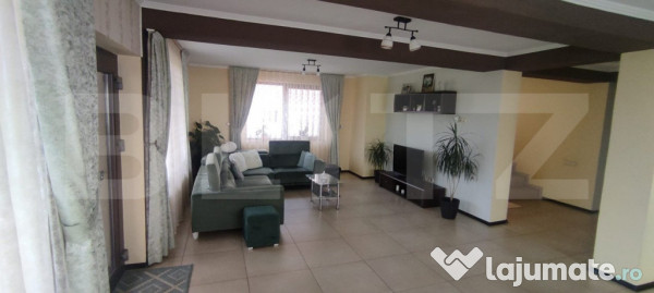 Casa de vanzare, cu 6 camere, 220 mp + 130 demisol, in orade