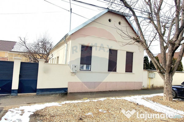 Casă renovată pentru birouri sau locuință & birou –...