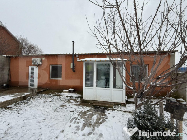 Casa de vanzare ,su 100 mp, teren 880 mp, toate utilitatile,