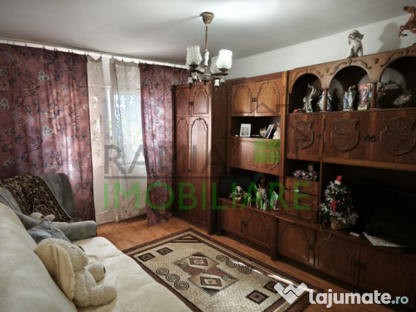 Apartament 3 camere, etaj intermediar