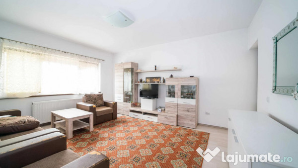 Apartament cu 3 camere, decomandat - zona Sanpetru