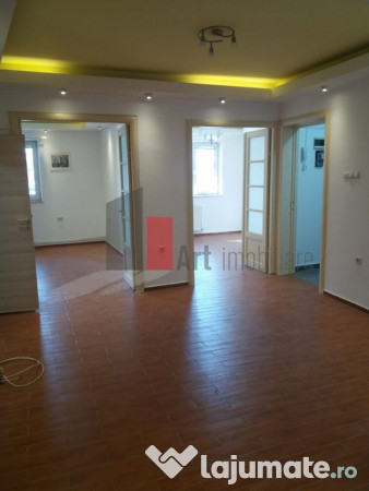 Apartament de 4 camere in vila