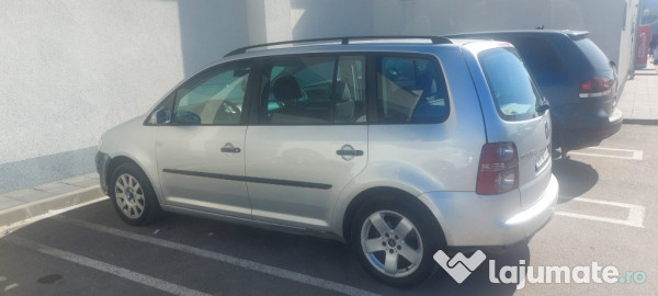 VW touran mașina de familie cu portbagaj spatios