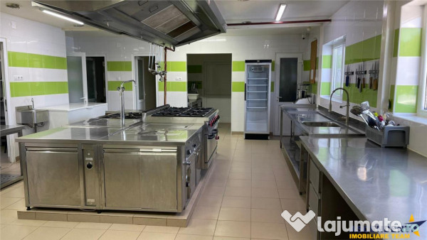 Spatiu multifunctional,locuri parcare in curte,gradina,facil