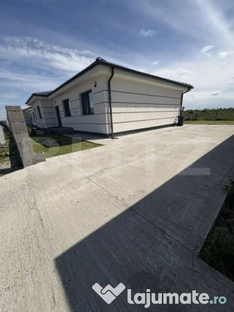 Casa moderna, de vanzare, cu 4 camere, 118 mp, zona lucian