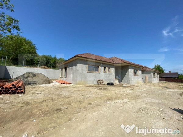 Casă de vânzare, cu 4 camere, 118 mp utili, teren 500 mp,