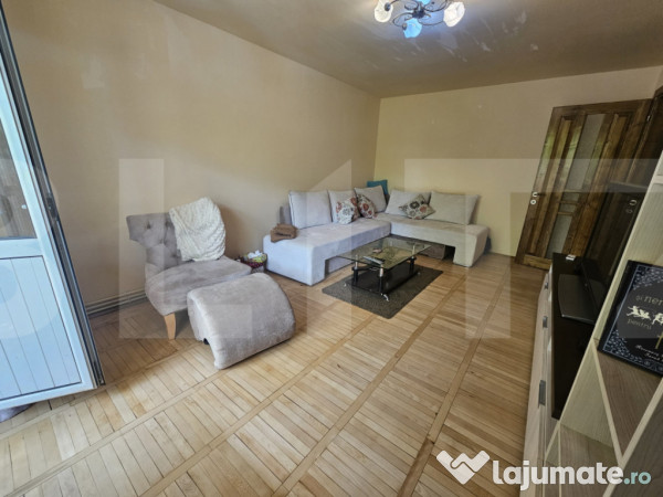 Apartament de vanzare, cu 4 camere, 77 mp, zona soarelui