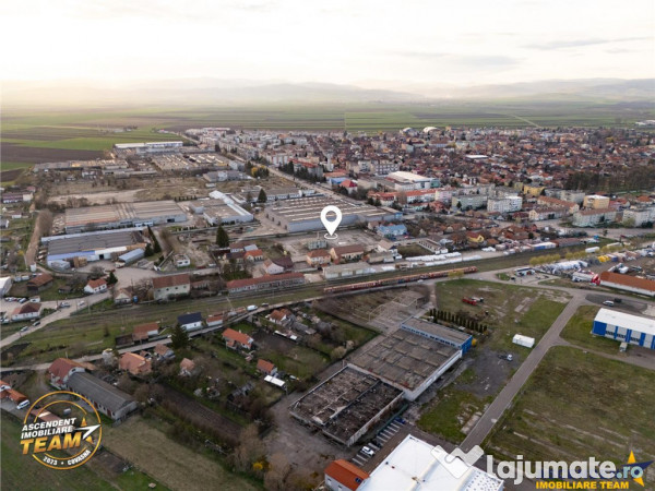 Spatiu industrial cu teren extins,curent trifazic,acces rapi