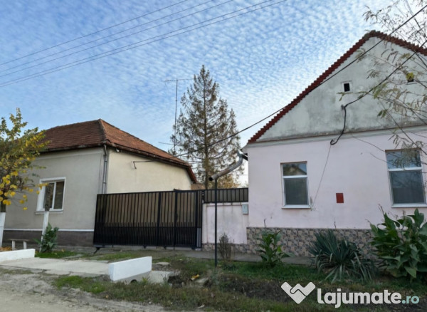 Casa de vanzare 2 corpuri