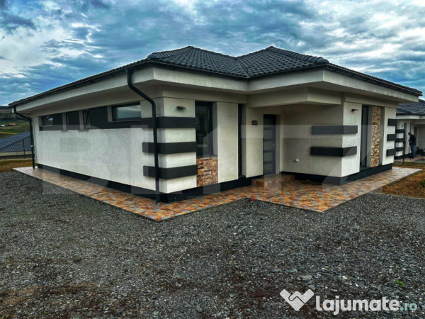 Casă individuală pe un nivel, 3 dormitoare, 500 mp teren,