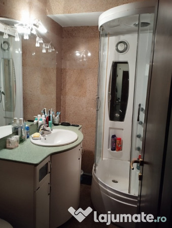 Vand apartament 3 camere central