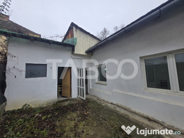 Casa individuala de vanzare 54 mpu curte 69 mp zona central